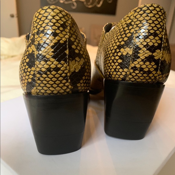 CHLOE SNAKE PRINT BOOTIES. 39. NWT /NIB. Brand new - Picture 3 of 8
